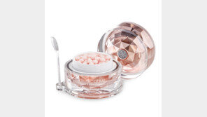 알약 크림·악어 오일·쿠션 향수… 화장품, 고정관념을 깨다