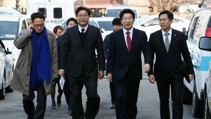 [탄핵심판 첫 변론]권성동 “朴대통령 신년 간담회 발언 부적절…재판부에 대한 예의 아냐” 