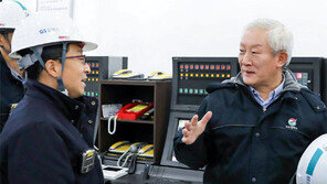 승진후 첫 행보로 여수공장 찾은 허진수 GS칼텍스 회장