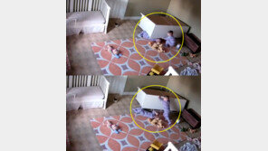 가구에 깔려 버둥거리는 쌍둥이 구한 두 살배기…형제애 ‘뭉클’