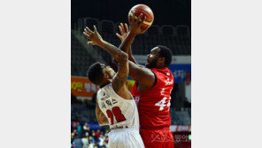 오리온 2위 ‘존슨의 작별 선물’