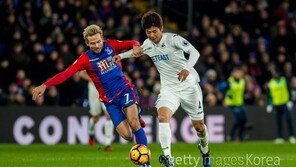 4연패 끝낸 기성용, 벤치 지킨 이청용…