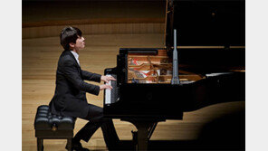 “음악도 분위기도… 조성진이 좋아” 아이돌 울고갈 콘서트 열기