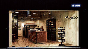 Luxury in Scents 손안의 작은 사치