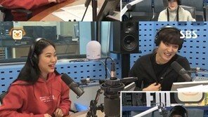 ‘최화정의 파워타임’ 나다 “집에서도 눈썹 그린다…립스틱만 80개 있어”