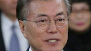 문재인, 당내 갈등에 “우리는 한팀…저들과 다르다”