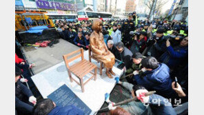 일본 소녀상 보복성 조치…“이정도 수준까지 예상 못해” 韓日관계 냉각 불가피