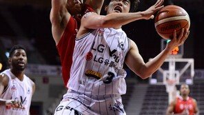 [포토] 정성우 ‘어떻게든 넣고 말거야!’