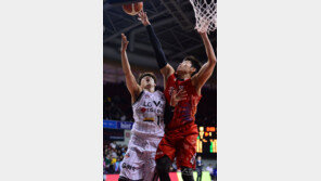 [포토] 오세근 ‘감히 어딜!’