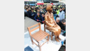 아베 “10억엔 냈다, 韓 성의 보여라”…아베 측 “10억엔 보이스피싱 같다”