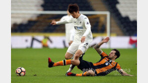 기성용 골대 강타…졌지만 강렬한 인상