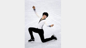 차준환이 ‘비정상 스케이트’ 신고 우승한 사연