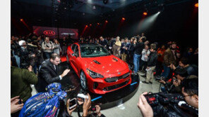 [NAIAS 2017 포토]기아차, 고성능 스포츠 세단 ‘스팅어’ 실물 공개