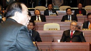 서청원 “언제쯤 할복하면 좋겠나? 우린 범죄자 아냐”…인명진 면전서 ‘맹공’