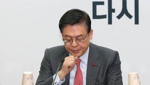 정우택 “반기문, 무조건 받아들일 생각 없어…우리 당에 모래 속 흑진주 있다”