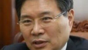 홍문종 “인 위원장님, 눈물로 간곡히 호소한다…이제는 끝내시라”