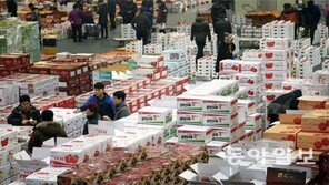 설맞이 분주한 과일경매장 “요즘만 같아라”
