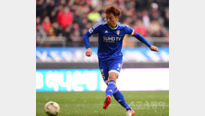 염기훈, 완장 한번 더?…수원삼성서 3년 연속 캡틴 활약