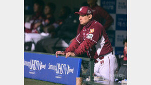 [코치, 그들을 말한다] (8) “기술조언 엄금” 넥센 심재학 수석코치의 ‘그림자론’