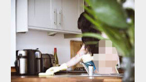 “알몸으로 청소해 드려요” 파격 英 청소업체, 고객은 바로…