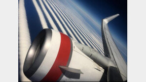 여객기 밖 신비한 구름 ‘찰칵’…“UFO가 지나간 것 같다” 감탄 