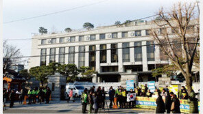 속도 내는 헌재, 회피하는 청와대…‘탄핵시계’ 빨라지는 이유는?