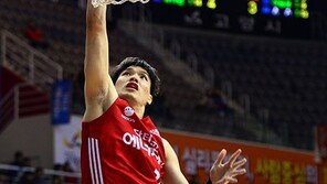 ‘이 악문’ 장재석…헤인즈 이어 이승현 부상공백 커버