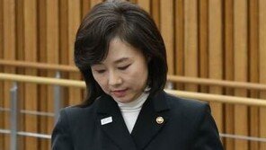 ‘블랙리스트’ 의혹 조윤선, 특검 출석…“특검 조사에서 진실 밝혀질 것”