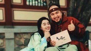 ‘정우성 언급’ 고아라, 근황 보니…김광규와 ‘활짝’