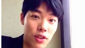 ‘더킹’ 류준열 페이스북 깜짝 라이브 “다 같이 손잡고 가서 여러 번 볼 영화”