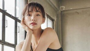 주름 자글자글-몸빼 ‘삼신할매’ 맞아?…‘도깨비’ 이엘, 섹시 ‘페슐레틱’ 스타일 완벽 소화