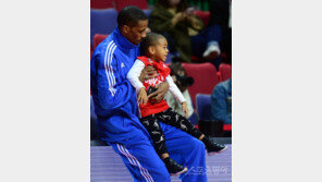 [포토] 헤인즈 ‘아들과 올스타전 관람~’