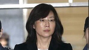 ‘블랙리스트’ 작성 주도 혐의 조윤선, 22일 특검 소환…‘묵묵부답’
