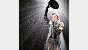 마돈나 ‘트럼프 반대 여성 행진’서 “폭압의 새 시대 거부한다”