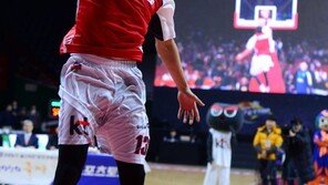 [포토] 결승진출 김현민 ‘세명을 뛰어넘는 화려한 덩크~’