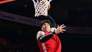 [포토] 결승진출 김종규 ‘기라려라 덩크왕!’