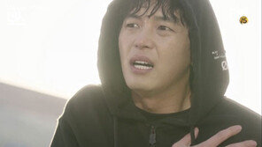 [백솔미의 레알 대사빨] 내성적인 보스 “사람들 앞에 서면 ‘쭈구리’가 되냐고.” 外