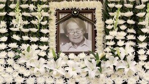 “책 한권에도 꽃 한송이 피우듯 심혈”