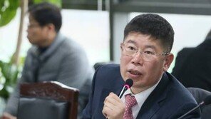 김경진 “예쁜 여동생 같은 조윤선”표현 논란 “여성 폄훼”vs“정치적 행태 비판”