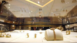 겁 없는 10대 소년 4명, 대낮에 보석 가게서 강도질