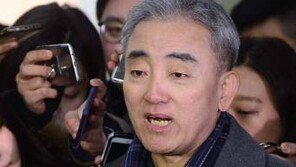 유진룡 “블랙리스트 김기춘이 주도…조윤선이 나를 회유? 그건 오해”