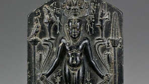 [이집트 보물展]동물과 함께 있는 호루스