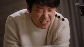 첫방 ‘피고인’ 지독한 악역 엄기준, “집에서 옷 입으면 불편…장난감 조립도 다 벗고”