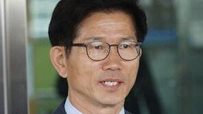 김문수, “표창원, 문재인 영입 인재 1호…대통령께 무릎 꿇고 사과하라”