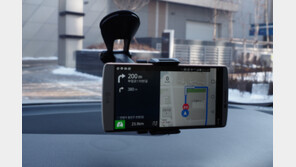 [리뷰] 스마트폰 내비게이션에 필수, 슈피겐 원터치 차량용 거치대