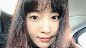 ‘동안의 아이콘’ 김사랑, SNS 근황 사진…팬 “우주 최강 동안 미모”