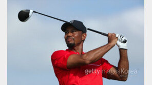 돌아온 우즈…안방 티오프