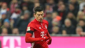 [할로 분데스리가] 레반도프스키 vs 아우바메양, 숨가쁜 ‘득점 레이스’