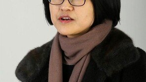 “1990년대 시인들은 시대의 그림자와 공습하듯 맞서 싸우며 새 시대 열었다”