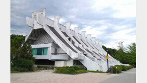 [이광표의 근대를 걷는다]옛 부여박물관과 김수근의 건축